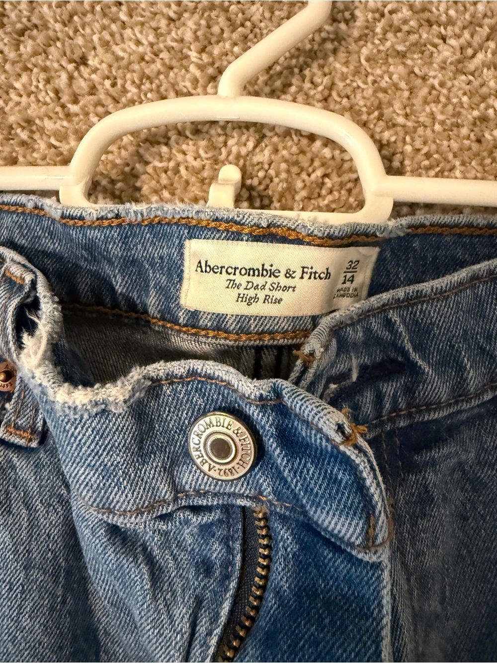 Abercrombie & Fitch The Dad Short High Rise Jeans - Light Blue Wash, 32/14